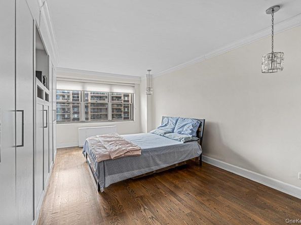 18-05 215 Street 11K, Bayside NY 11360