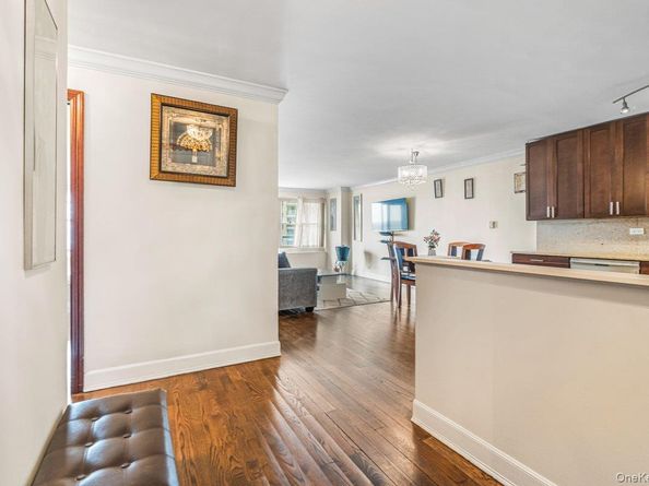 18-05 215 Street 11K, Bayside NY 11360