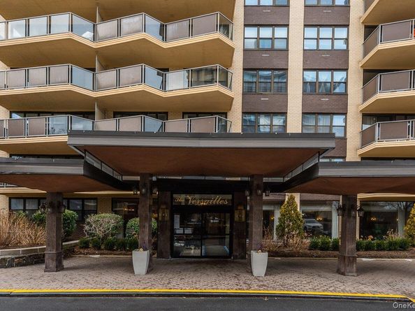 18-05 215 Street 11K, Bayside NY 11360
