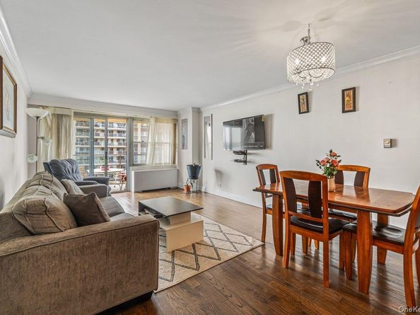 18-05 215 Street 11K, Bayside NY 11360
