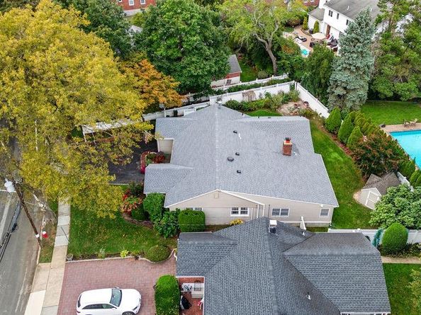 181 Tottenham Road, Lynbrook NY 11563