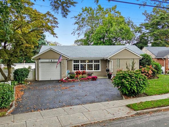 181 Tottenham Road, Lynbrook NY 11563