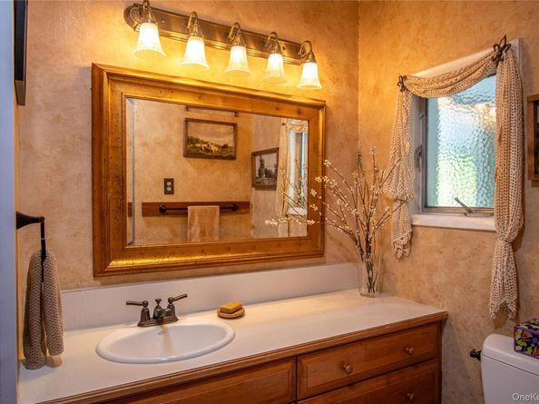 22 Meadowood Court, Huntington NY 11743