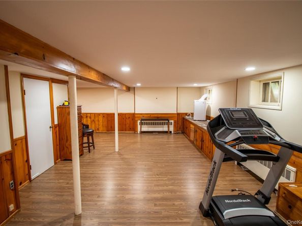 22 Meadowood Court, Huntington NY 11743
