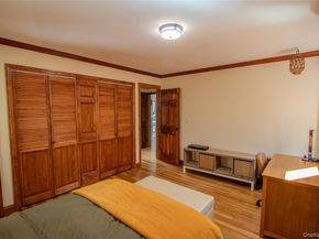 22 Meadowood Court, Huntington NY 11743