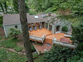 22 Meadowood Court, Huntington NY 11743