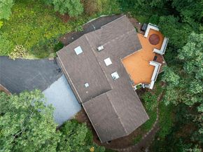 22 Meadowood Court, Huntington NY 11743