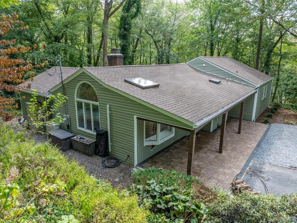 22 Meadowood Court, Huntington NY 11743