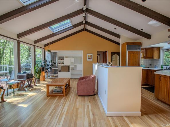 22 Meadowood Court, Huntington NY 11743