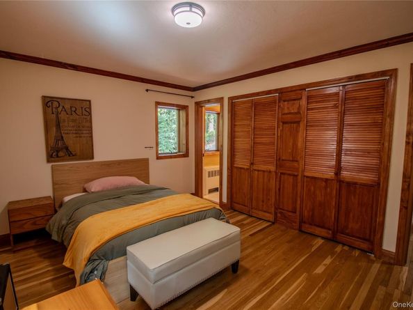 22 Meadowood Court, Huntington NY 11743