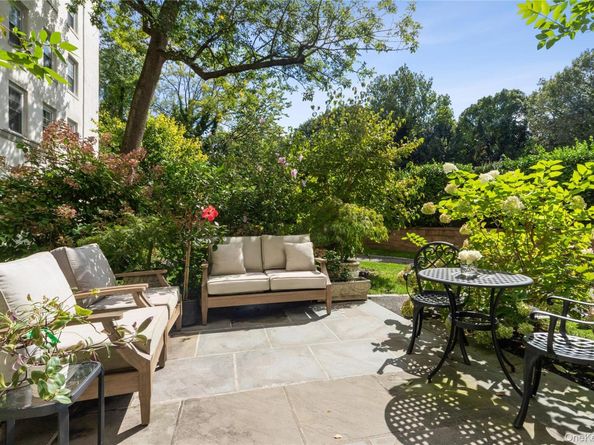 6 Brooklands GD, Bronxville NY 10708