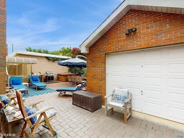 64-13 72 St, Middle Village NY 11379