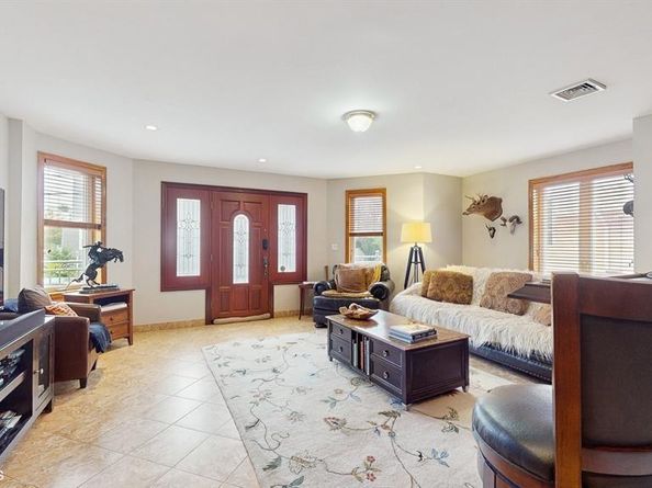64-13 72 St, Middle Village NY 11379