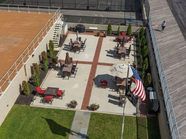 560 W Broadway 4G, Long Beach NY 11561