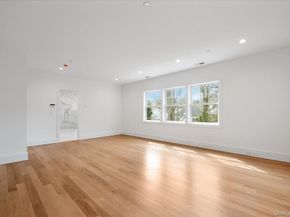 8 Dell Road, Scarsdale NY 10583