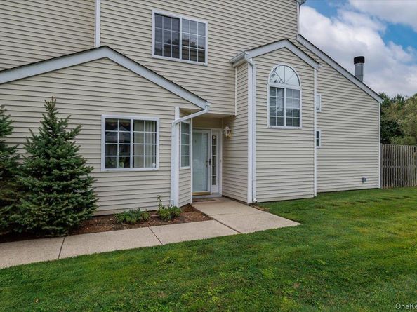 193 Gothic Circle, Manorville NY 11949