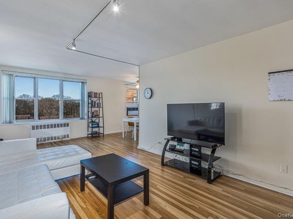 18-50 211 Street 6B, Bayside NY 11360