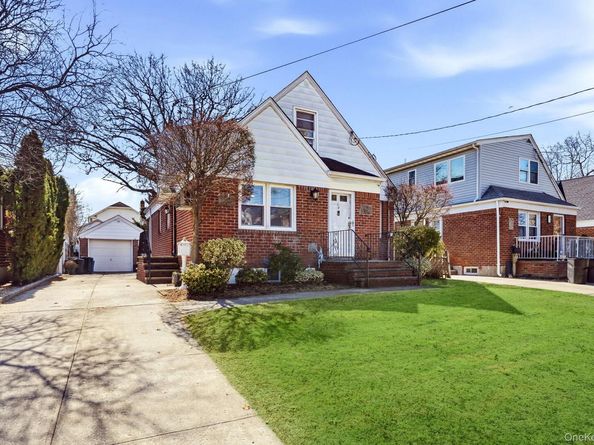 64 W Fenimore Street, Valley Stream NY 11580