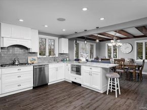 194 Hickory Grove Drive E, Larchmont NY 10538