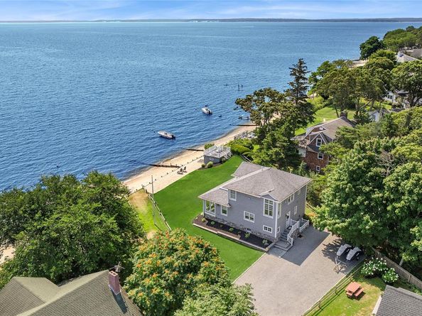 5218 Peconic Bay Boulevard, Laurel NY 11948