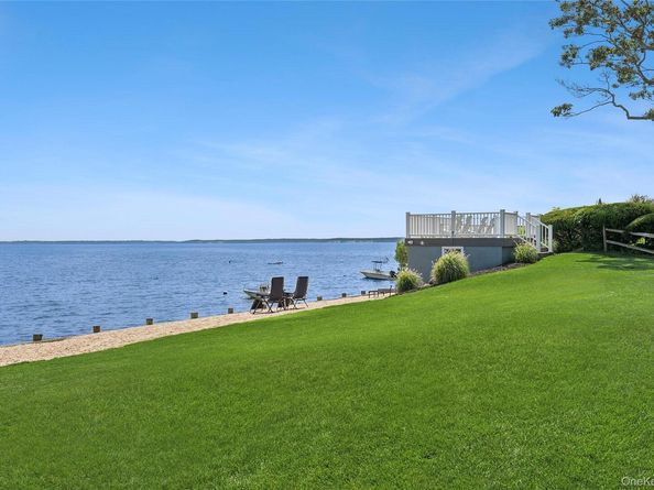 5218 Peconic Bay Boulevard, Laurel NY 11948