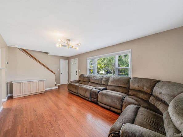 301 Center Bay Drive, West Islip NY 11795