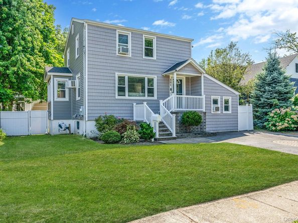 301 Center Bay Drive, West Islip NY 11795