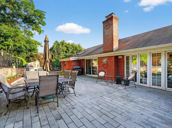 15 Lakeshore Drive, Eastchester NY 10709