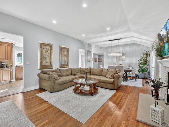 15 Lakeshore Drive, Eastchester NY 10709