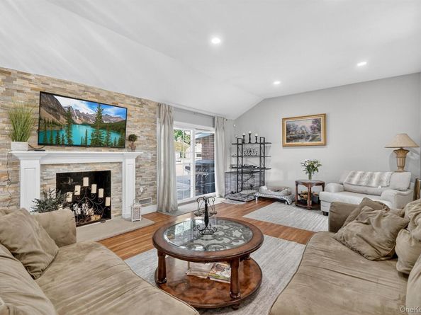 15 Lakeshore Drive, Eastchester NY 10709