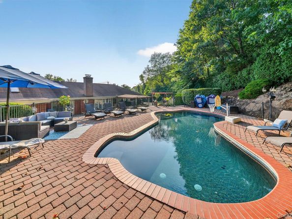 15 Lakeshore Drive, Eastchester NY 10709