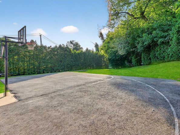15 Lakeshore Drive, Eastchester NY 10709