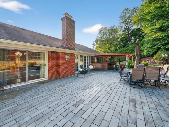 15 Lakeshore Drive, Eastchester NY 10709