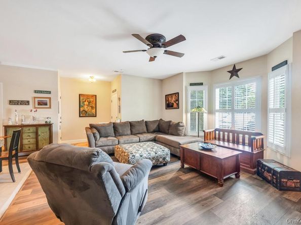 305 Okeefe Court, Oakdale NY 11769