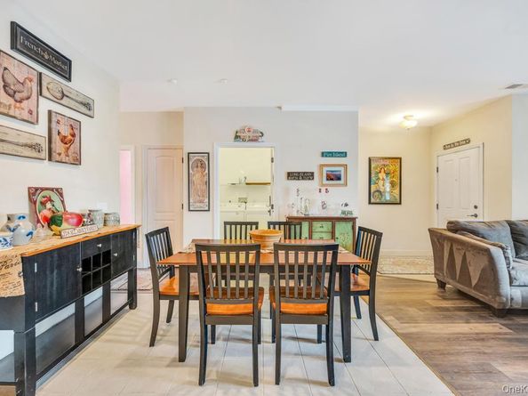 305 Okeefe Court, Oakdale NY 11769
