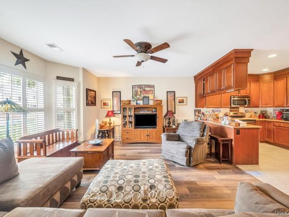 305 Okeefe Court, Oakdale NY 11769