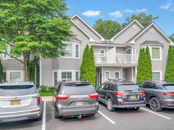 305 Okeefe Court, Oakdale NY 11769