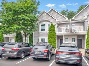 305 Okeefe Court, Oakdale NY 11769