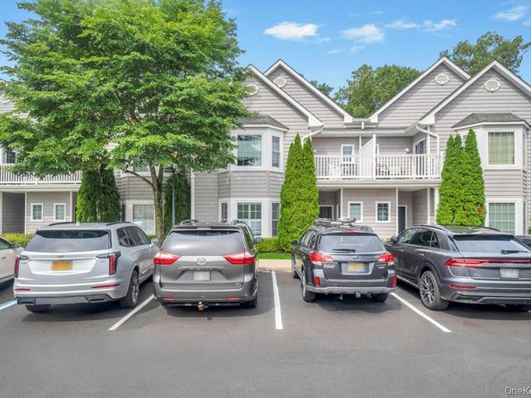 305 Okeefe Court, Oakdale NY 11769