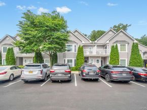 305 Okeefe Court, Oakdale NY 11769