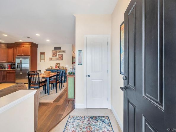 305 Okeefe Court, Oakdale NY 11769