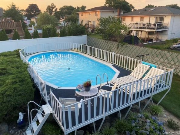 754 Halsey Place, Lindenhurst NY 11757
