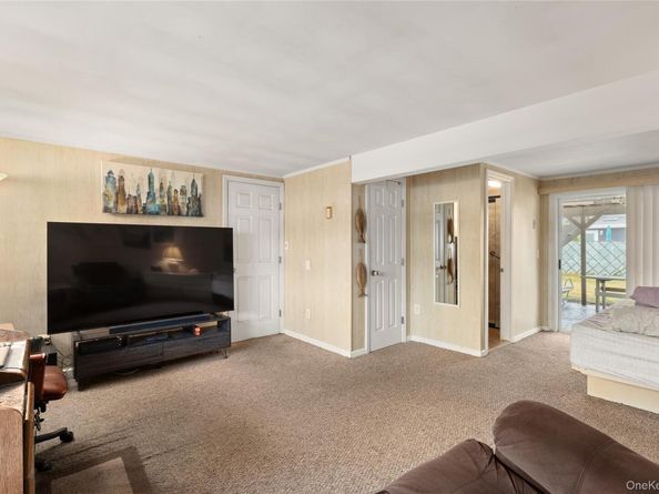 754 Halsey Place, Lindenhurst NY 11757