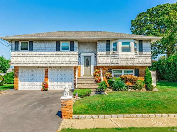 754 Halsey Place, Lindenhurst NY 11757