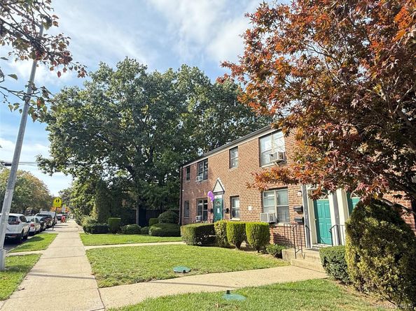 196-11 69th Avenue 2nd fl, Fresh Meadows NY 11365