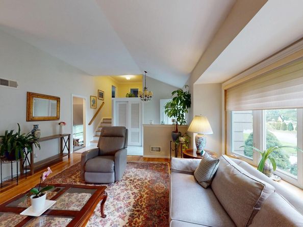 15 Iselin Drive, New Rochelle NY 10804
