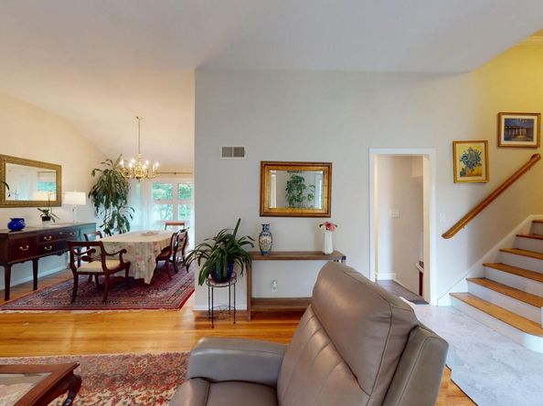 15 Iselin Drive, New Rochelle NY 10804