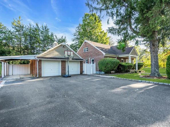 24 Ormond Street, Dix Hills NY 11746