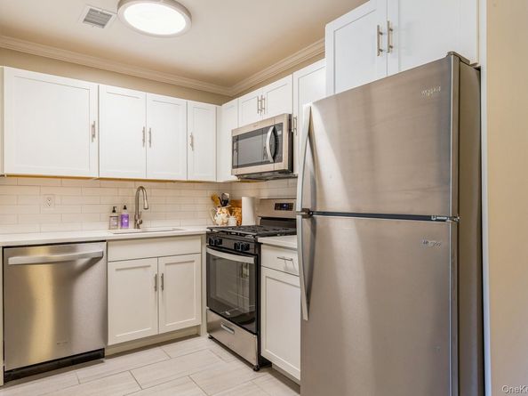 19 Redwood Court 19, Coram NY 11727