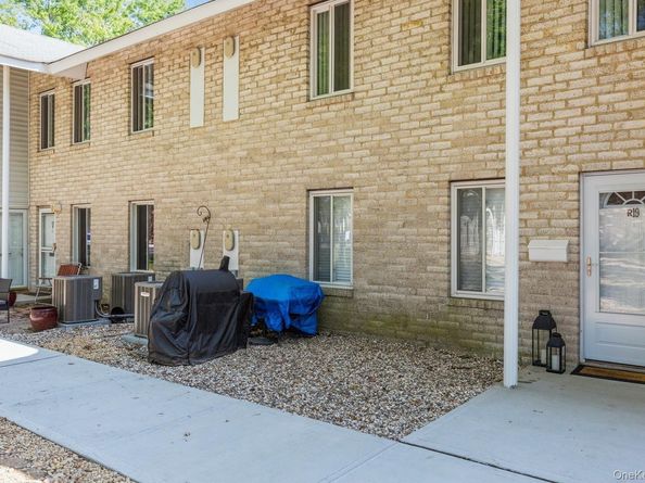 19 Redwood Court 19, Coram NY 11727
